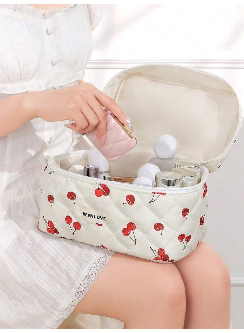 حقيبة تخزين مكياج كبيرة بطبعة الكرز – منظم مستحضرات تجميل مبطّن بسحاب – حقيبة متعددة الاستخدامات للسفر والمنزل – تصميم لطيف وسهل الحمل - Image 3